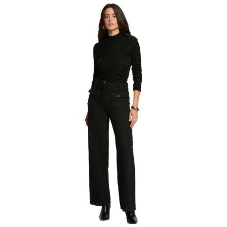 Pull noir uni coupe ajustée avec un col montant et des manches longues - Image 2