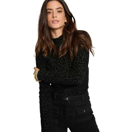 Pull noir uni coupe ajustée avec un col montant et des manches longues - Image 4