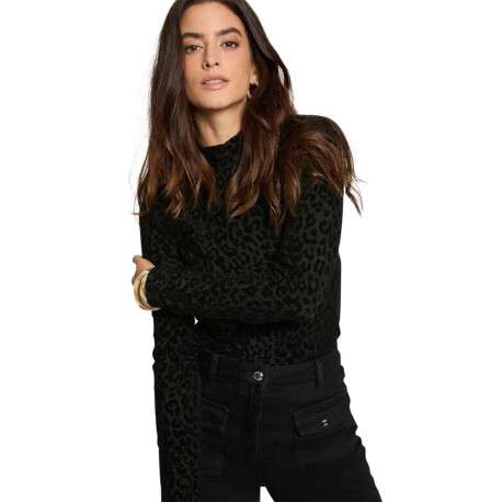 Pull noir uni coupe ajustée avec un col montant et des manches longues - Image 5