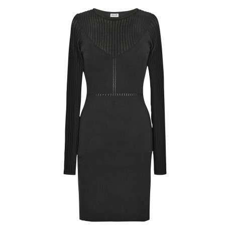 Robe courte noire maille fine avec une coupe moulante et un col rond