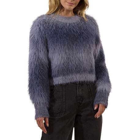 Pull dégradé bleu et gris avec une coupe courte et un col rond