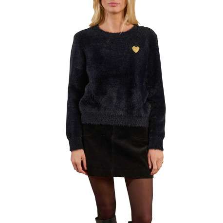 Pull noir avec coeur doré brodé avec une coupe droite et un col rond