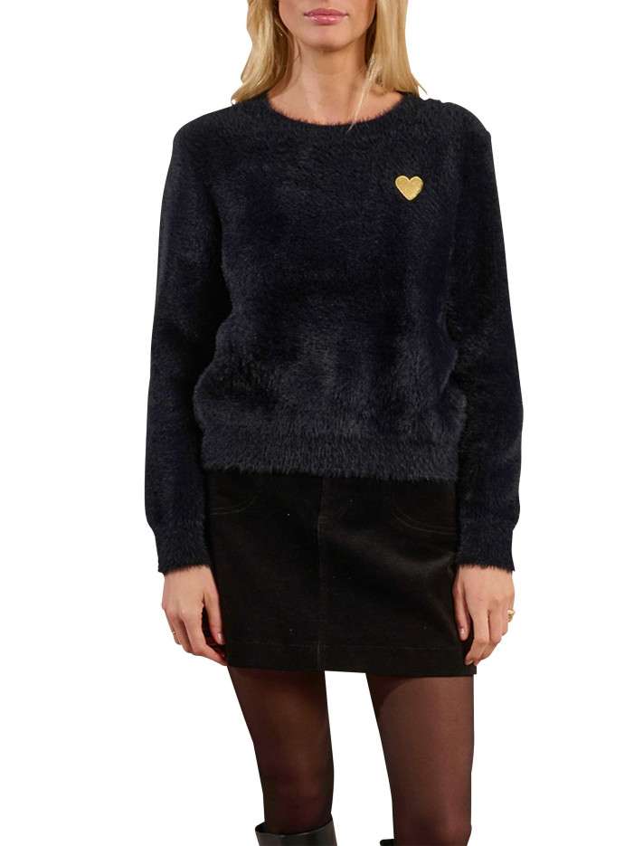 Pull noir avec coeur doré...