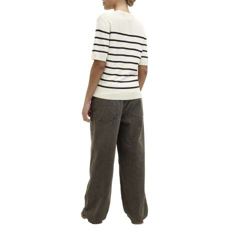 Pull beige orné d'un motif à rayures noires et pourvu d'un col rond - Image 3
