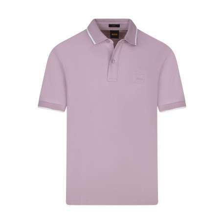 Polo rose uni avec une coupe droite et un col à revers avec des boutons