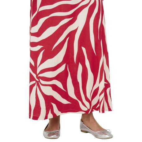 Jupe longue rouge avec des motifs floraux et une coupe fluide - Image 6
