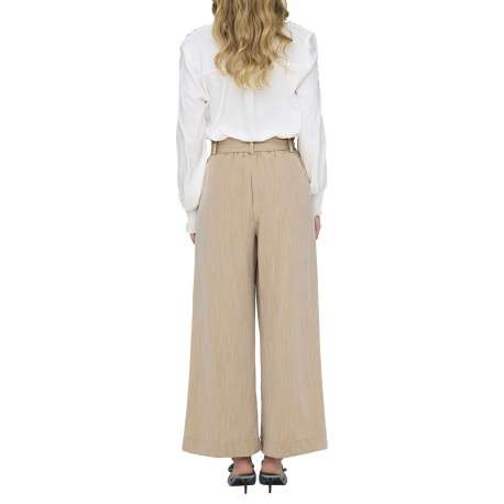 Pantalon beige uni fluide avec une coupe bootcut et une ceinture - Image 4