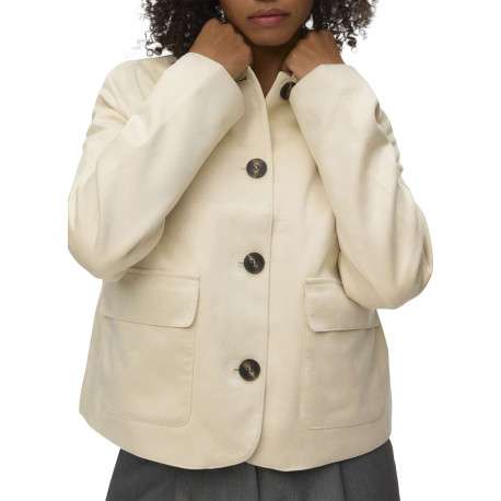 Veste écrue pourvu d'un col à revers et d'une fermeture boutonnée