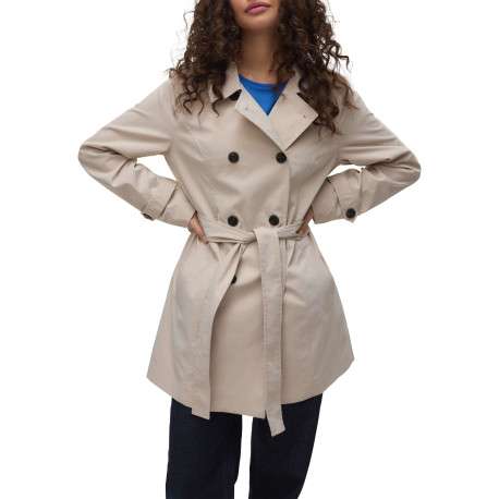 Manteau écru pourvu d'un col à revers et d'une fermeture boutonnée