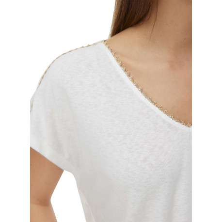 T-shirt blanc coupe droite pourvu d'un col v orné de liserés dorés - Image 3