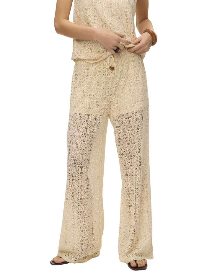 Pantalon beige en guipure...
