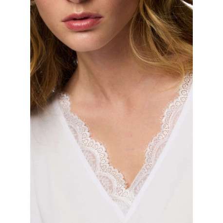 T-shirt blanc uni avec une coupe droite et un col V en dentelle - Image 5