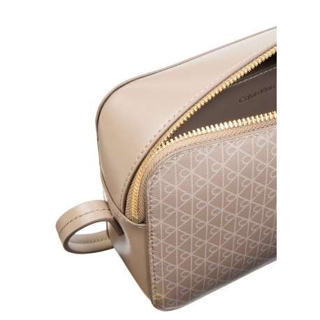 Sac taupe avec des motifs monogrammes et muni d'une bandoulière - Image 3