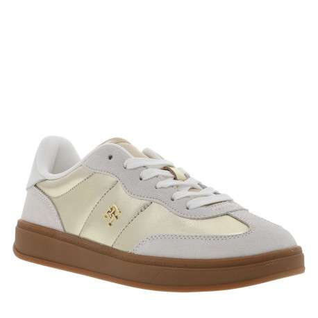 Tennis en cuir or à talon plat avec des lacets et logo en pièce métallique - Image 3