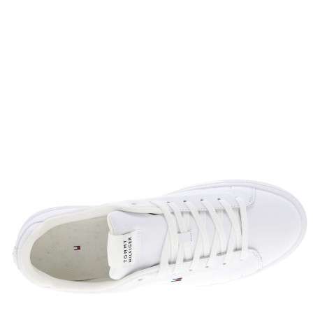 Tennis en cuir blanc à talon plat avec des lacets et un logo brodé - Image 4