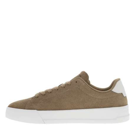 Tennis sable en cuir et doux au toucher avec un talon plateau et des lacets