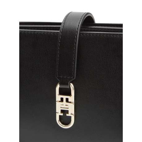 Sac à bandoulière noir pourvu d'un rabat aimanté avec le logo de la marque - Image 3