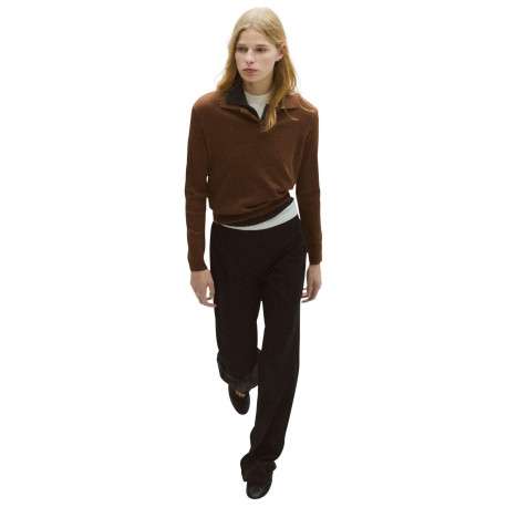 Pull en coton et laine chocolat uni avec une coupe droite et un col polo - Image 2