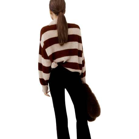Pull écru à rayures bordeaux avec une coupe droite et un col polo - Image 3