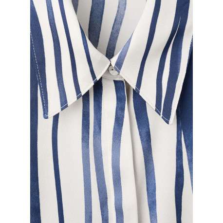 Chemisier blanc à rayures bleues avec une coupe droite et un col à revers - Image 6