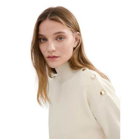 Pull écru uni en maille fine avec une coupe droite et un col montant - Image 5