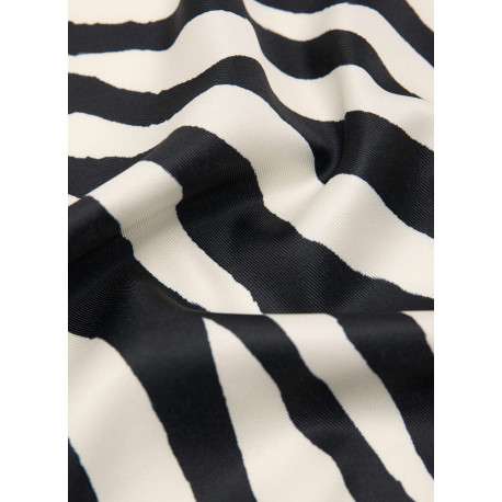Foulard noir et blanc satiné à motif animalier imprimé all-over - Image 3