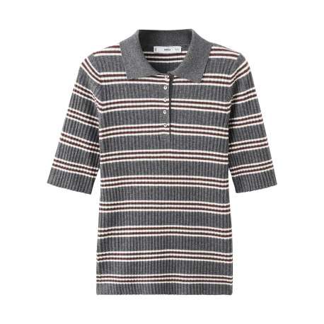 Pull gris à rayures blanches avec une coupe ajustée et un col polo