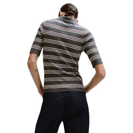 Pull gris à rayures blanches avec une coupe ajustée et un col polo - Image 4