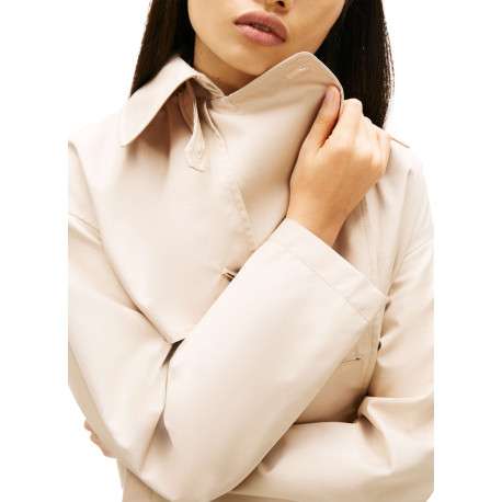 Manteau Trench court en coton mélangé beige uni avec une coupe droite - Image 6