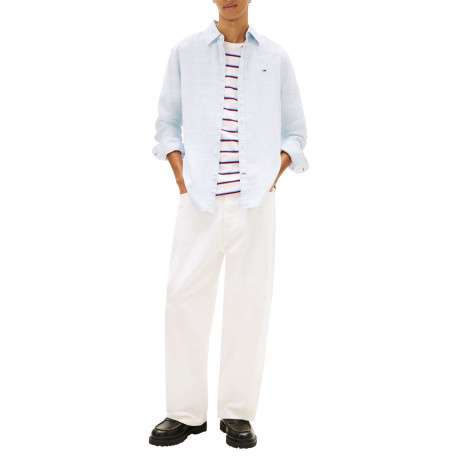 Chemise en lin et coton bleu clair unie avec une coupe droite et un col à revers - Image 4