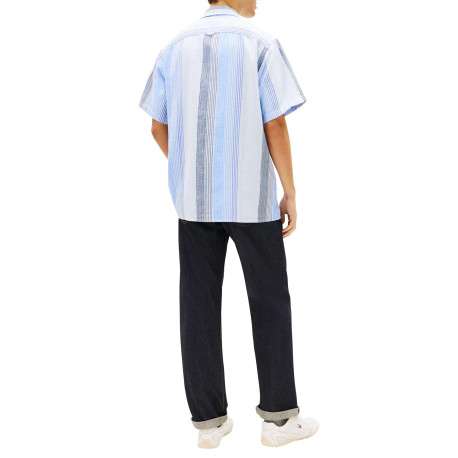 Chemise en coton bleu clair à rayures avec une coupe droite et un col à revers - Image 3