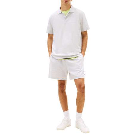 Polo gris uni avec une coupe droite et un col à revers avec boutons - Image 2