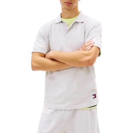 Polo gris uni avec une coupe droite et un col à revers avec boutons - Image 4