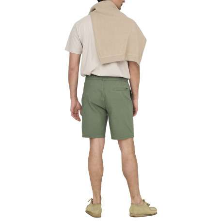 Short vert uni en coton et lin mélangé avec une coupe droite - Image 2