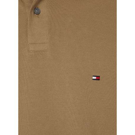 Polo en coton biologique beige à coupe droite pourvu d'un col à revers - Image 2