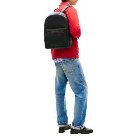 Sac à dos noir pourvu de fermetures zippées et du nom de la marque - Image 5