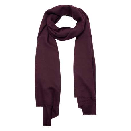 Foulard prune uni en maille fine avec des bords effilochés