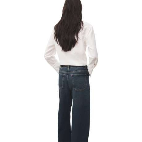 Chemisier blanc uni avec une coupe droite et un motif floral ajouré - Image 3