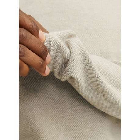Pull en coton biologique beige uni avec une coupe droite et un col montant - Image 6