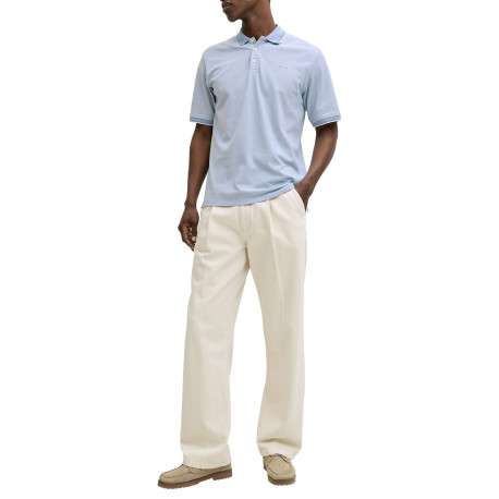 Polo bleu ciel uni en maille piquée avec une coupe droite et des manches courtes - Image 3