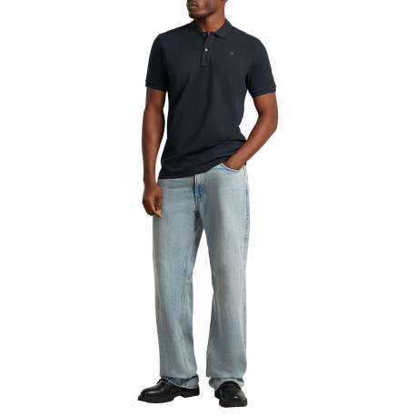 Polo en coton biologique marine uni avec une coupe droite et un col boutonné - Image 6