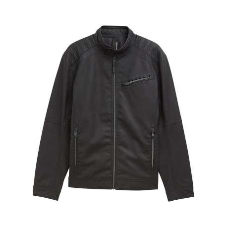 Blouson noir uni avec une coupe ajustée et un col montant avec un bouton