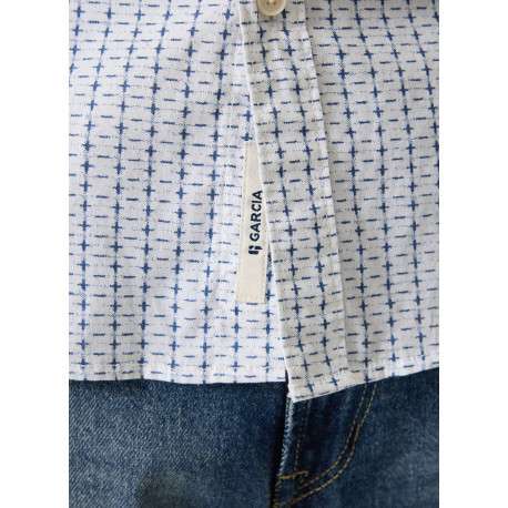 Chemise en coton blanche à motifs imprimés avec une coupe droite - Image 2