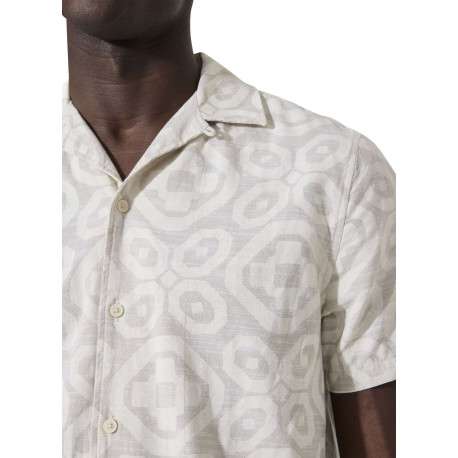 Chemise en coton beige à motifs abstraits imprimés avec une coupe droite - Image 5