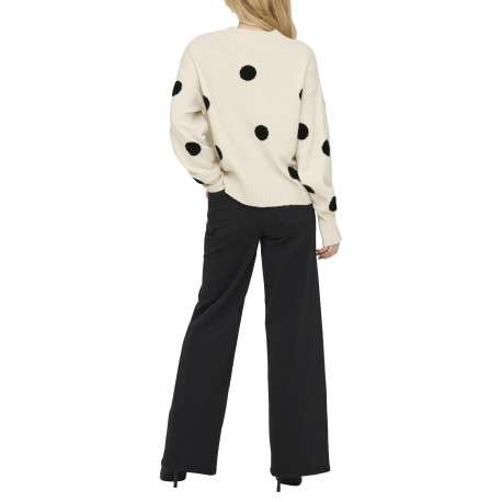 Pull écru à gros pois avec une coupe droite et un col rond - Image 4