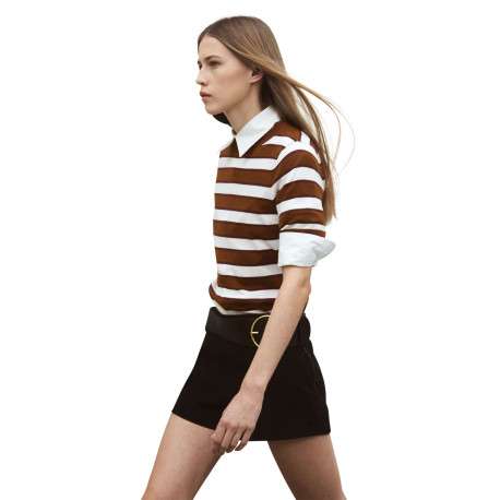 Pull chocolat à rayures blanches avec une coupe droite et un col rond - Image 5