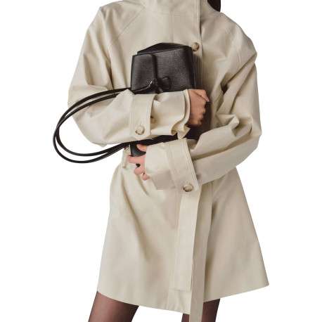 Trench coat long en coton beige uni avec une coupe ample et un col montant - Image 5
