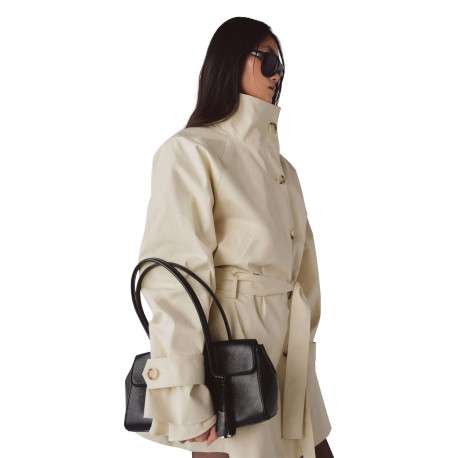 Trench coat long en coton beige uni avec une coupe ample et un col montant - Image 6