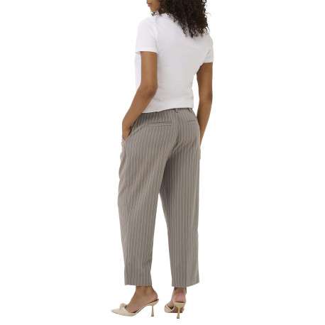 Pantalon chino gris à rayures pourvu d'un bouton à la taille - Image 4