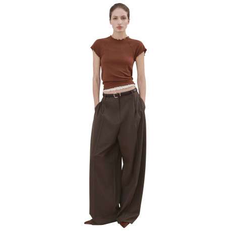 T-shirt chocolat uni avec une coupe ajustée et des manches courtes - Image 3